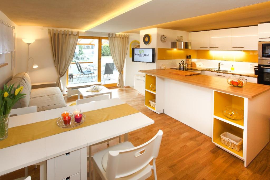 Kuchnia lub aneks kuchenny w obiekcie Rebel House
