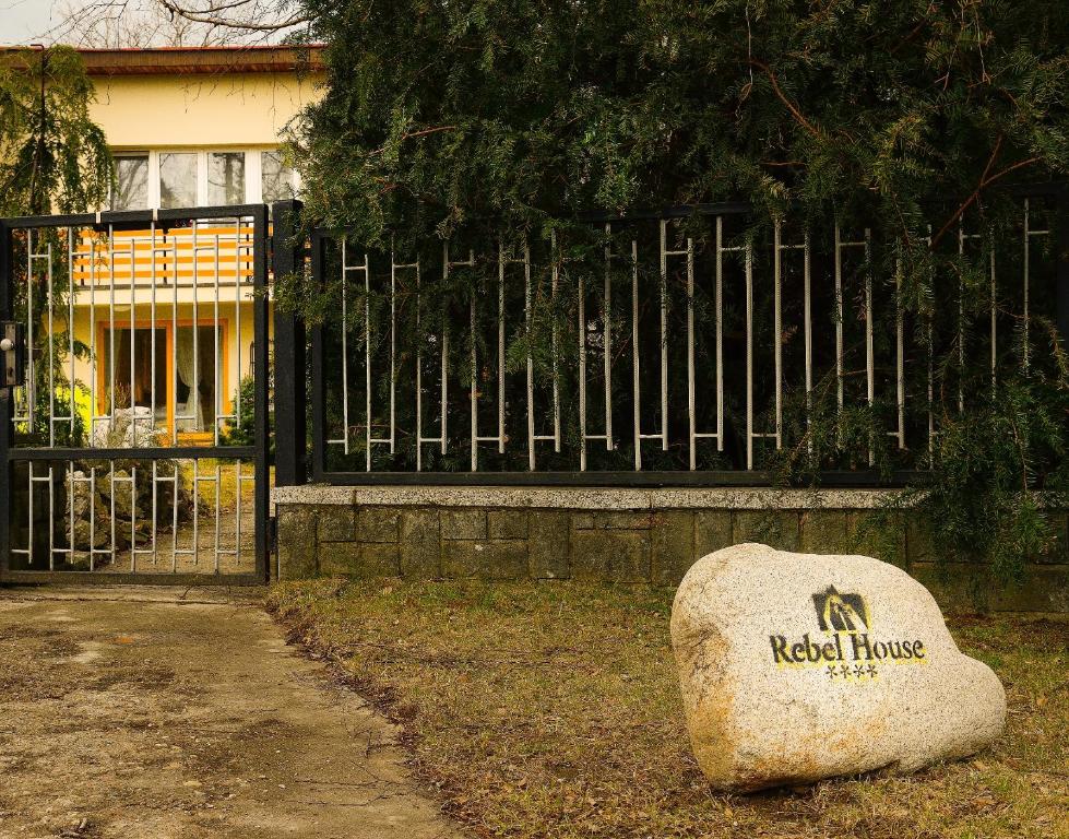 Ogród w obiekcie Rebel House