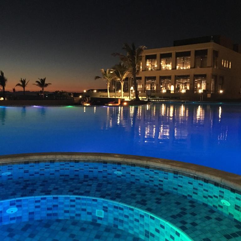 Bazén v ubytování Royal L'azure Resort nebo v jeho okolí