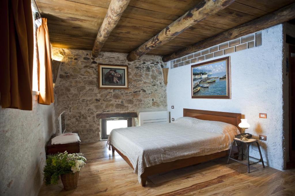 Postel nebo postele na pokoji v ubytování Residenza d'Epoca Borgodifiume