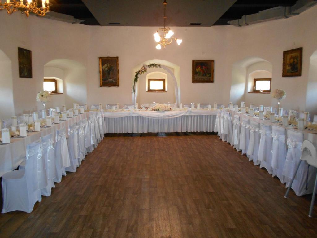 A restaurant or other place to eat at Boutique hotel Pracháreň