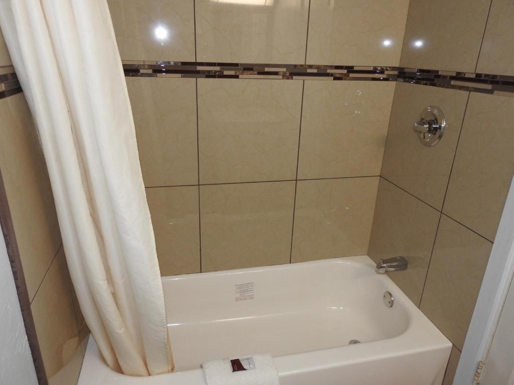 Mayo Inn - 标准双人间，带有两张床 - 不吸烟