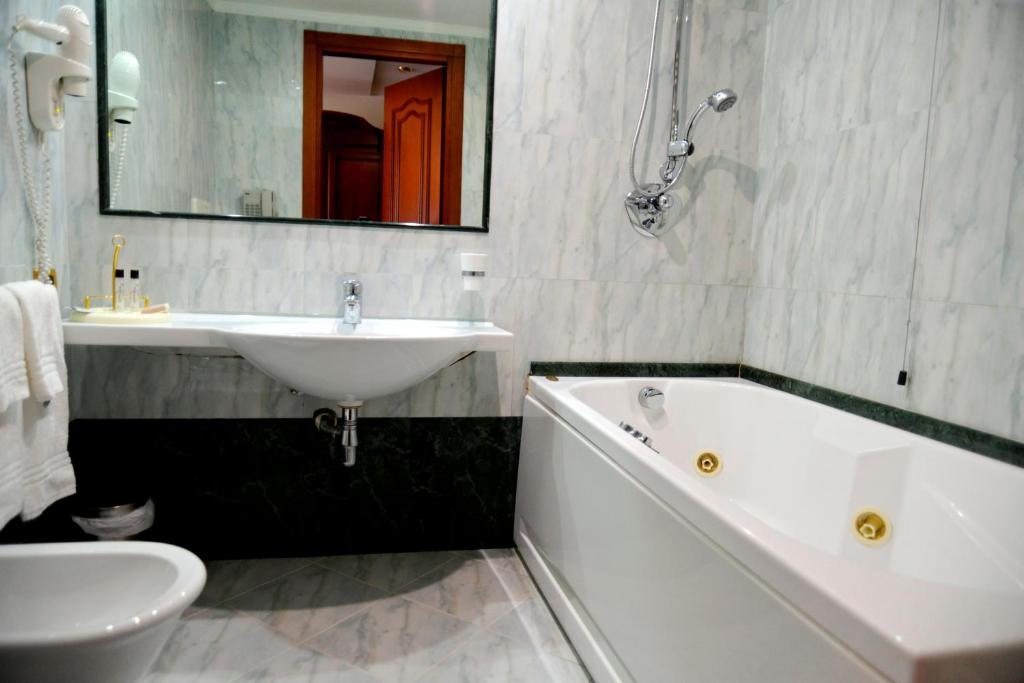 Afrodite Boutique Hotel - Standard Triple Room