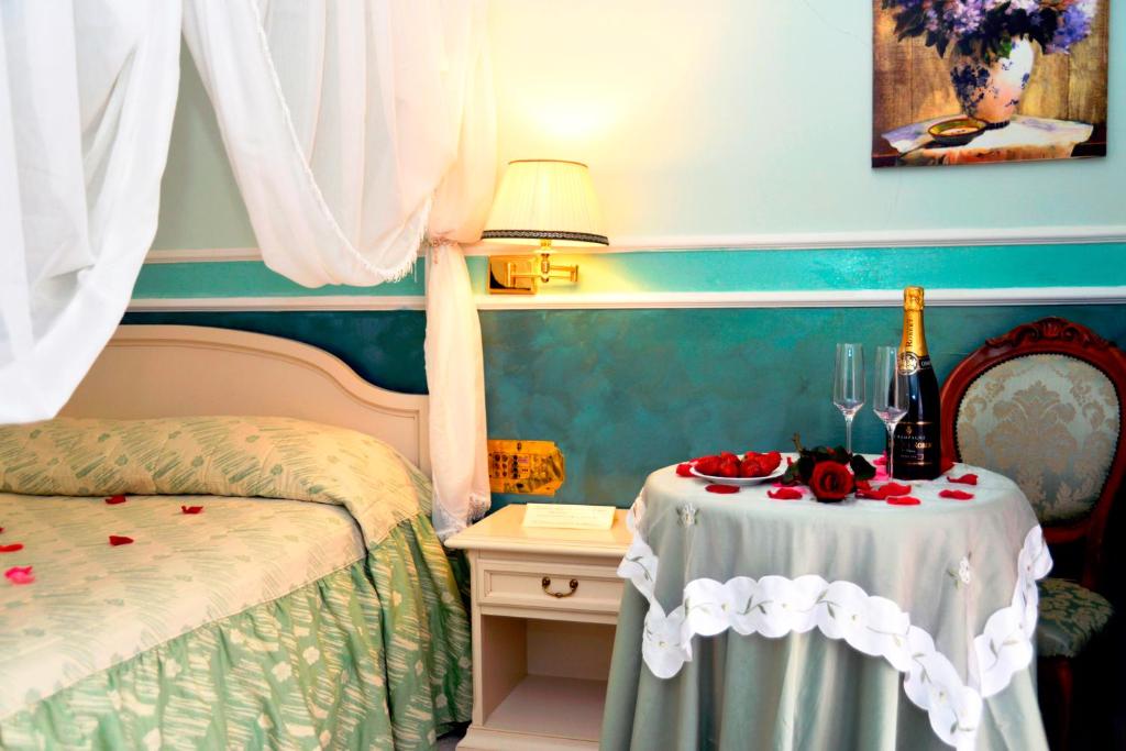 Afrodite Boutique Hotel - Deluxe Double Room With Balcony