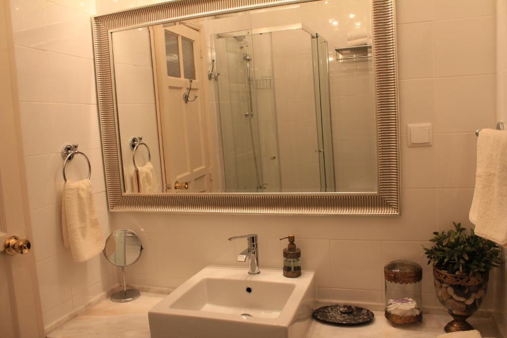 Lisbon Downtown Inn - 1