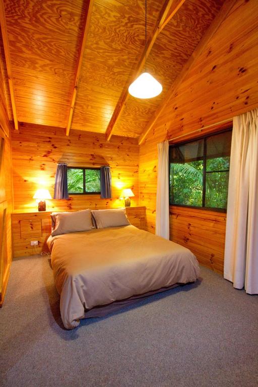 Postel nebo postele na pokoji v ubytování Mt Glorious Getaways