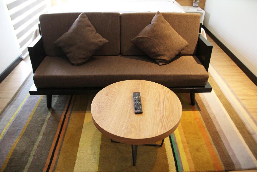 Posezení v ubytování Allstay Ecotel Yogyakarta