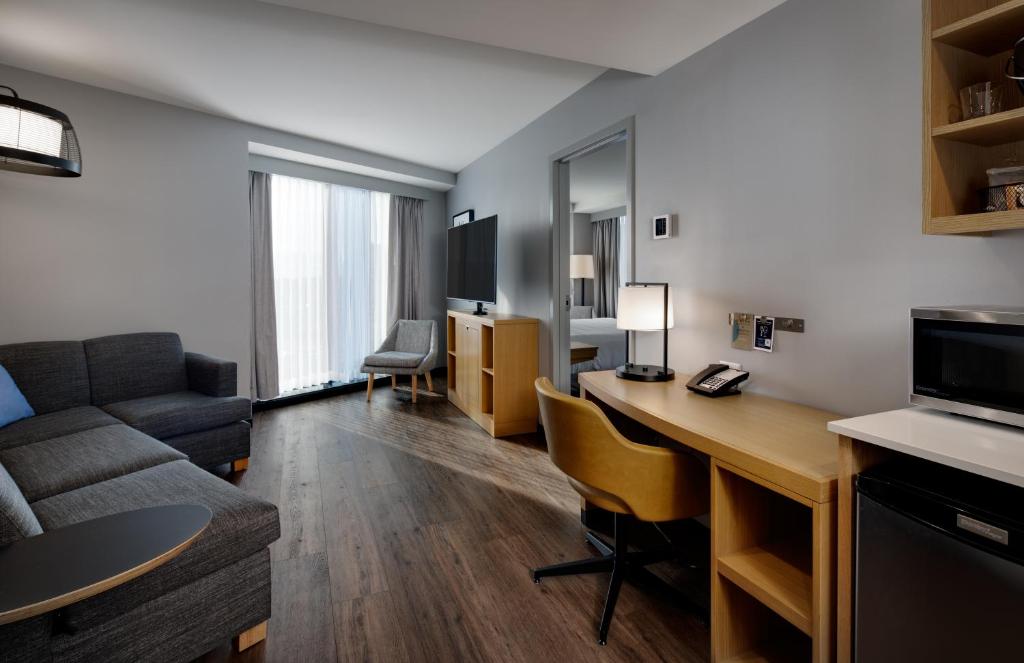 Hyatt Place Boston/Seaport District - 