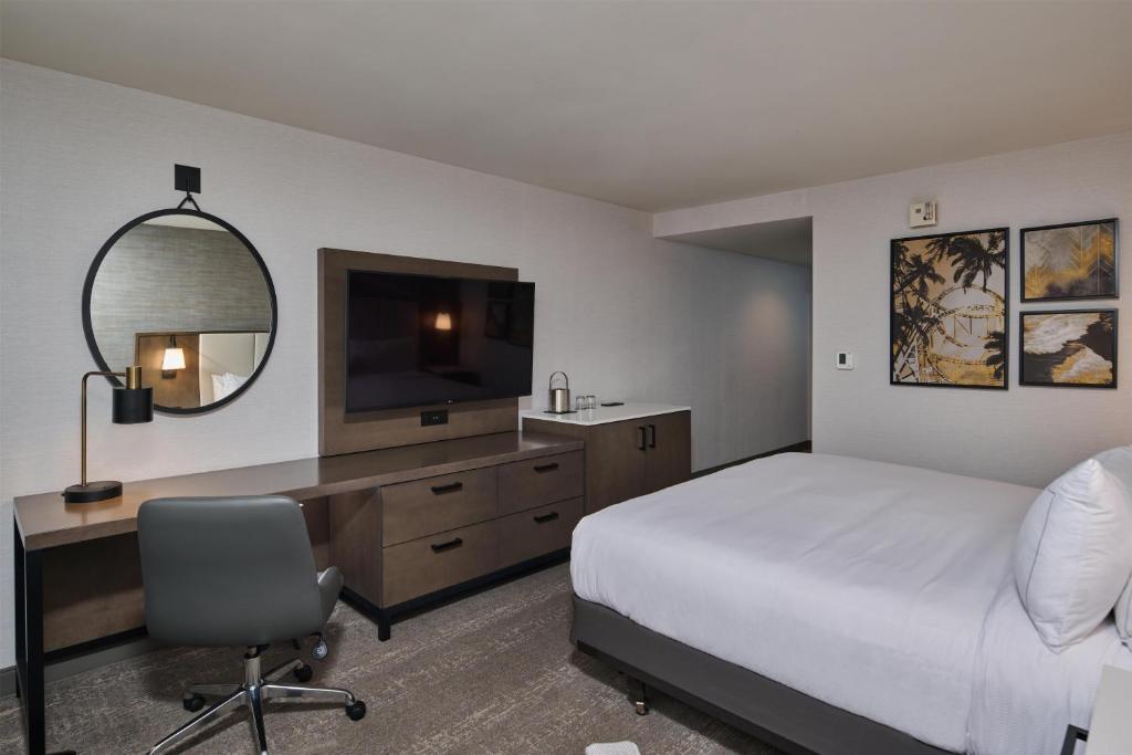 Doubletree by Hilton Buena Park - 
