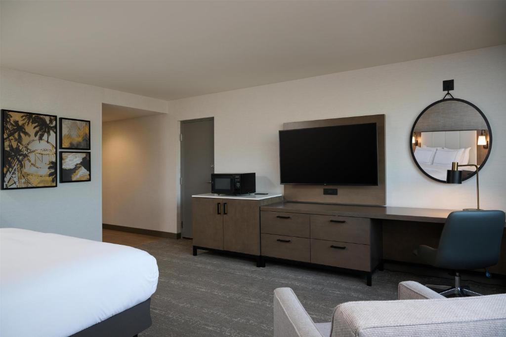 Doubletree by Hilton Buena Park - 