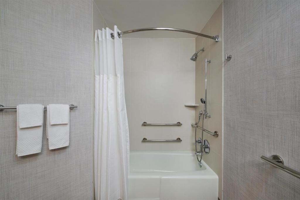 Doubletree by Hilton Buena Park - 