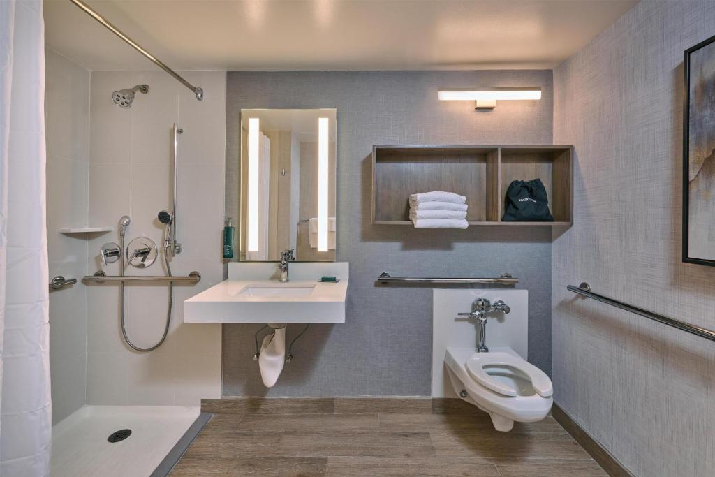 Doubletree by Hilton Buena Park - 