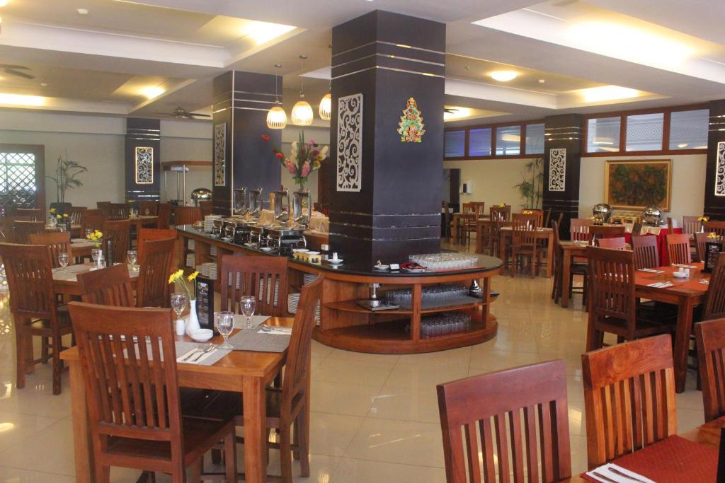 Restaurace v ubytování Prima SR Hotel & Convention Yogyakarta