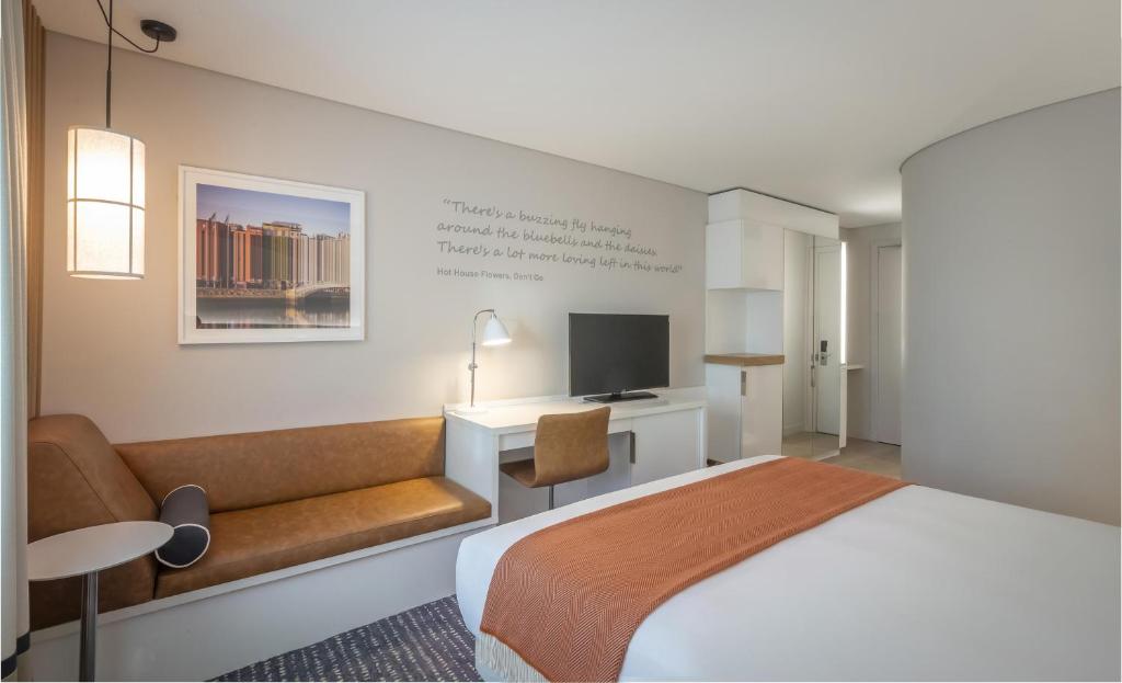 The Morrison Dublin, Curio Collection by Hilton - 