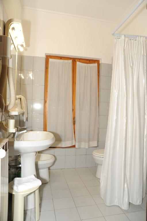 Koupelna v ubytování Hotel Valentini Inn