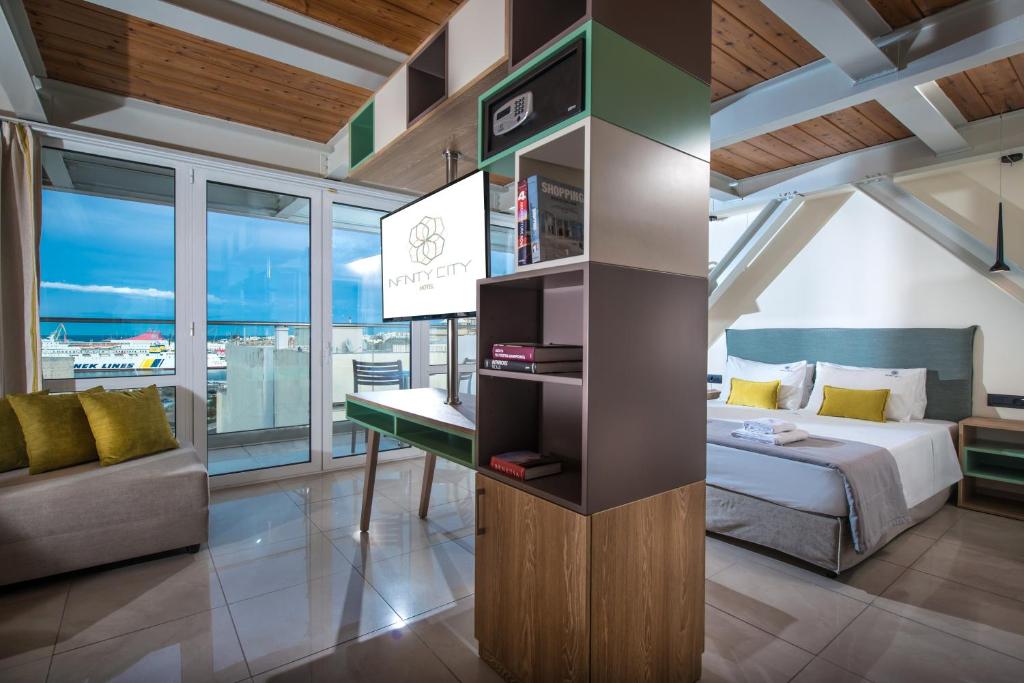 Posteľ alebo postele v izbe v ubytovaní Infinity City Boutique Hotel