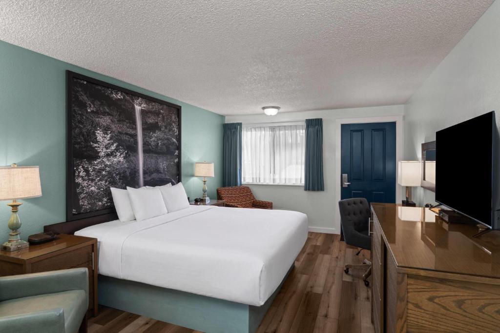 Super 8 by Wyndham Florence OR - 