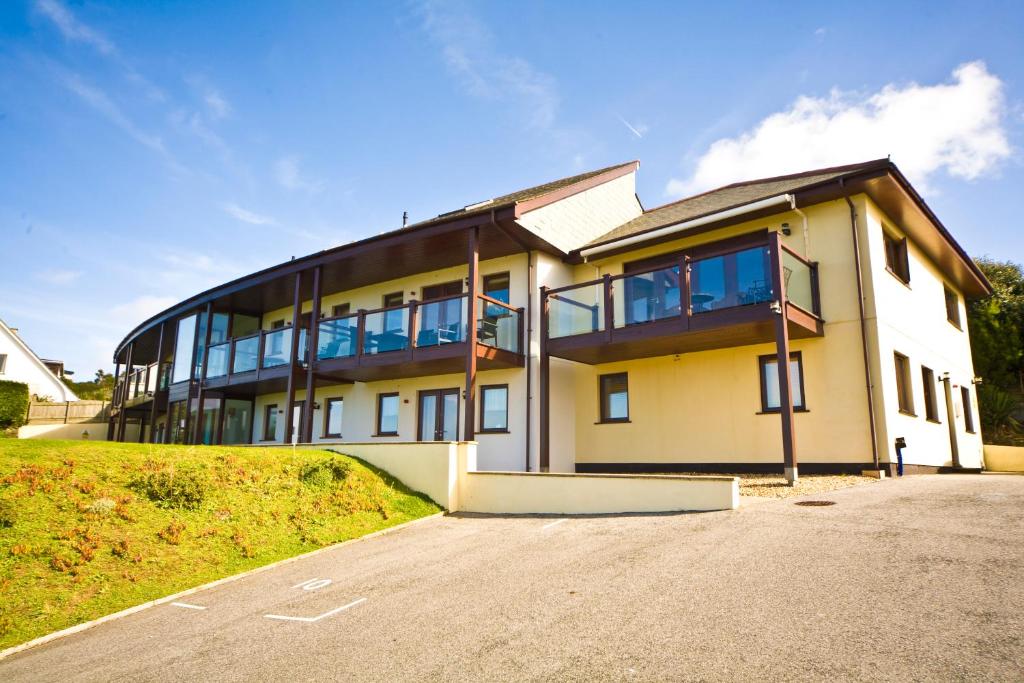 a large building with a lot of windows at White Lodge Apartments in Mawgan Porth