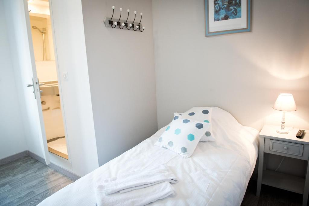 Logis Hotel Restaurant Le Relais Fleuri - Chambre Simple Avec Douche