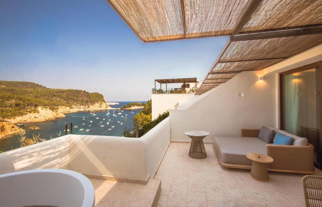 The Club Cala San Miguel Hotel Ibiza, Curio Collection by Hilton, Adults only - 