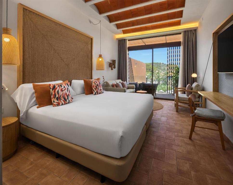 The Club Cala San Miguel Hotel Ibiza, Curio Collection by Hilton, Adults only - 