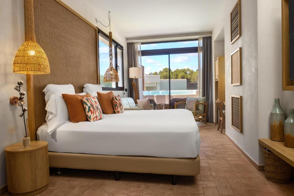 The Club Cala San Miguel Hotel Ibiza, Curio Collection by Hilton, Adults only - 
