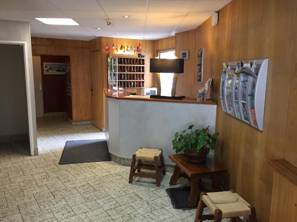 Kuchyň nebo kuchyňský kout v ubytování Hôtel Mont-Brison
