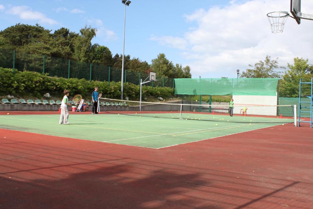 Tenis a/nebo squash v ubytování FOREST Family Resort Ustka nebo okolí