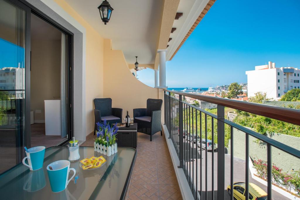 Funchal SilverWood Apartment - by LovelyStay