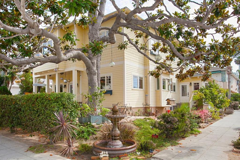 4 BR 2 and a half bath Craftsman in La Jolla Village, San Diego ...