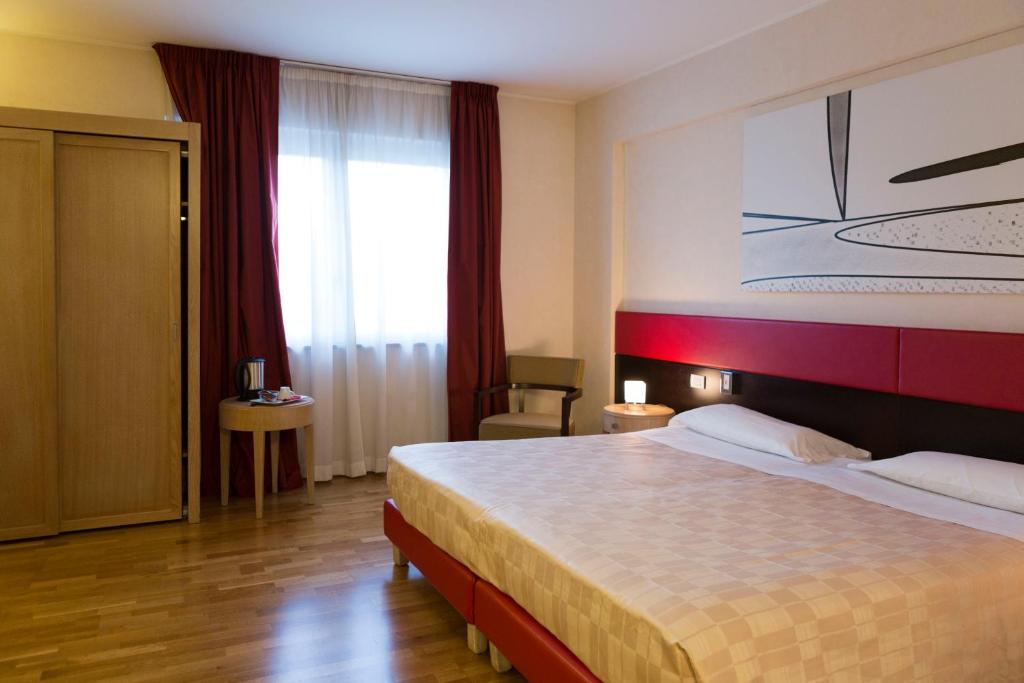 Postel nebo postele na pokoji v ubytování Klass Hotel