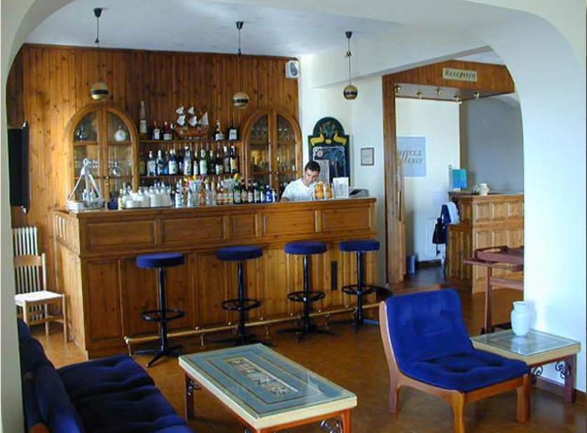 Лаундж или бар в Oasis Hotel