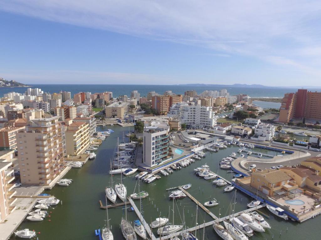 RNET - Apartments Roses Port Trebol - شقة مطلة على المسبح
