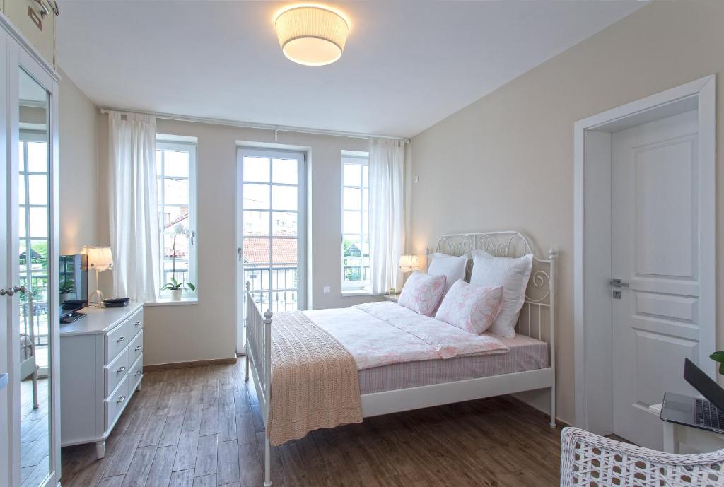 Green Hill Guest House - Two-Bedroom Apartment