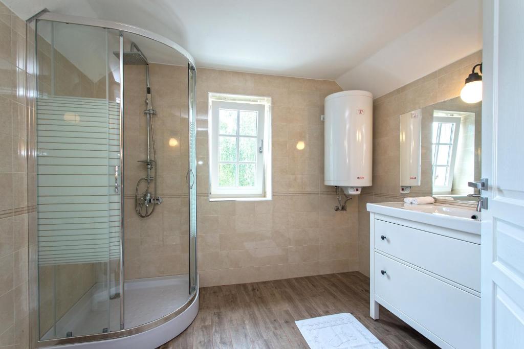 Green Hill Guest House - Deluxe Double Room