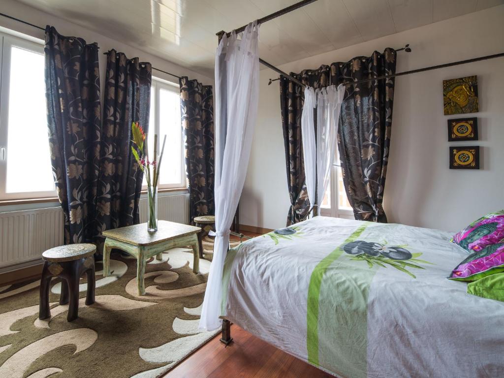 Chambres d'hôtes & Gîtes La Paysanne - Tweepersoonskamer Baldaquin Met Balkon