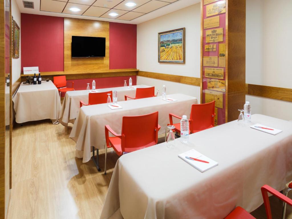 TV a/nebo společenská místnost v ubytování Hotel Condes de Haro