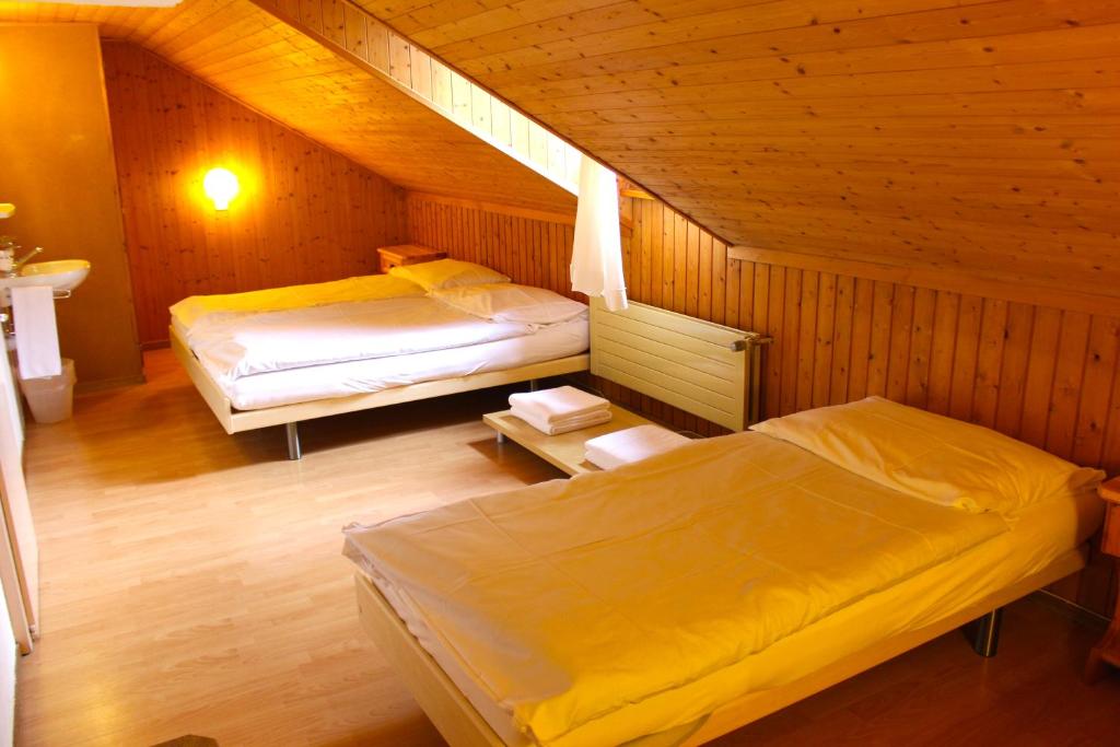 Postel nebo postele na pokoji v ubytování Hôtel - Petit-déjeuner Le Trift