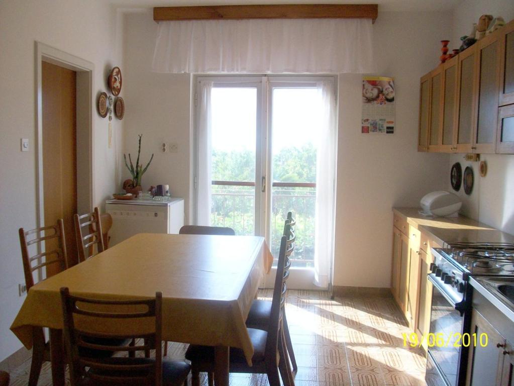 Kuchnia lub aneks kuchenny w obiekcie Apartments Lada 1217