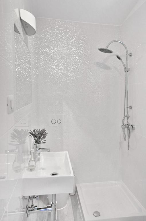 Kúpeľňa v ubytovaní Luxury New !!! Apartment One and Only with terrace & free bikes
