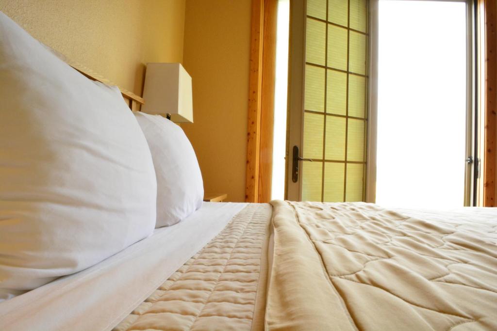 Voodi või voodid majutusasutuse Gallatin River Lodge toas