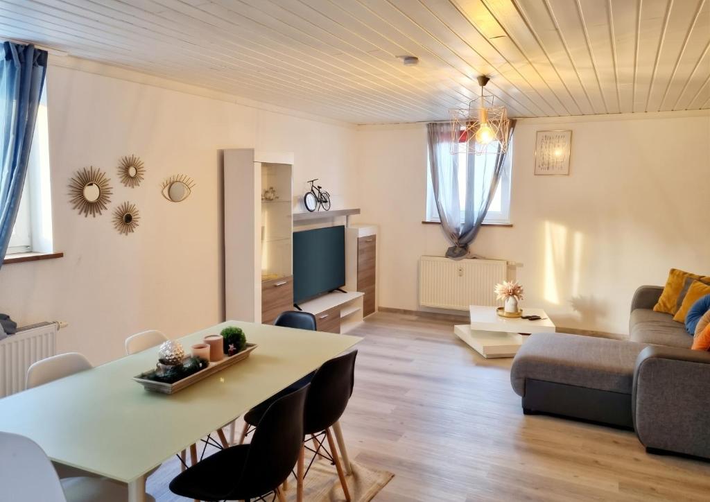 Cosy Apartment in Gross Rohrheim – 87 m² – Sunny Terrace - Housity