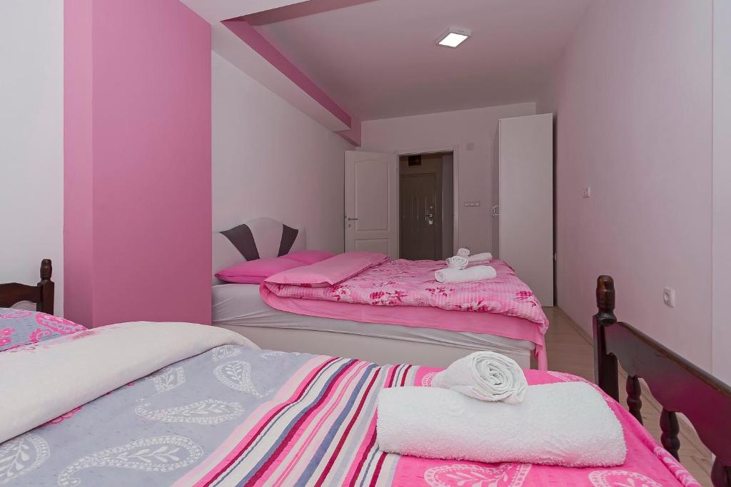 Lazo's Apartments - Two-Bedroom Apartment