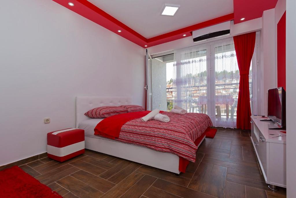 Lazo's Apartments - Two-Bedroom Apartment