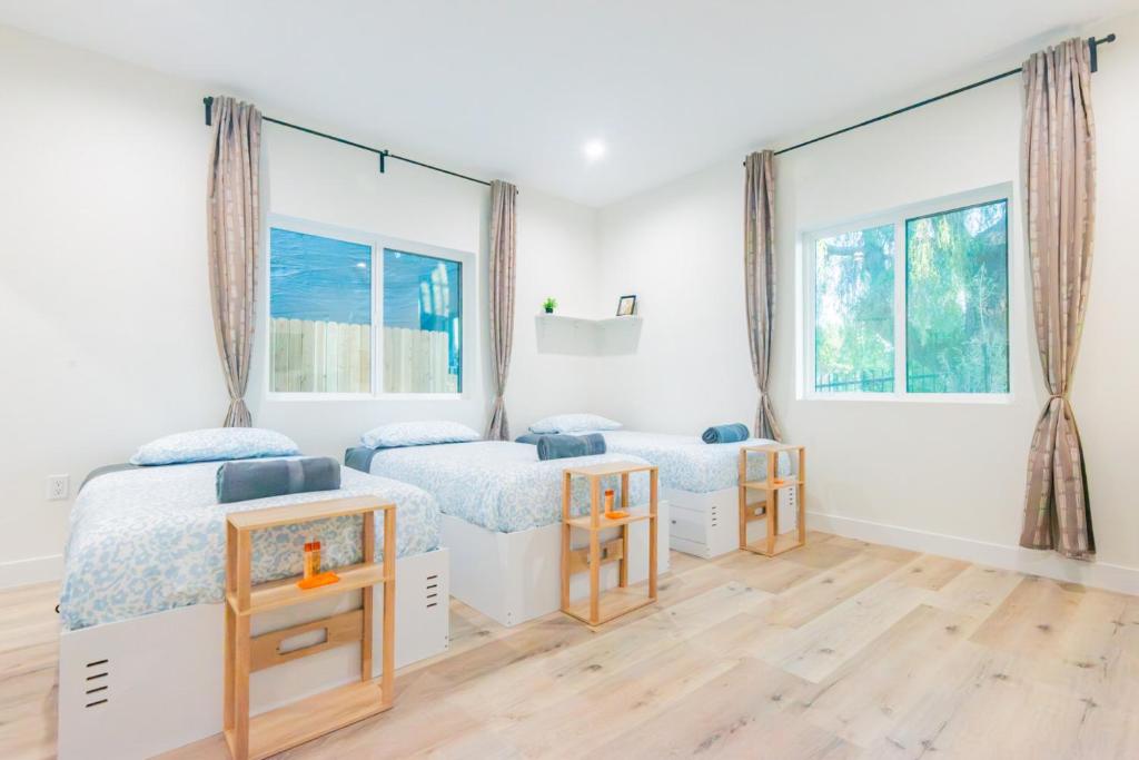 Cozy Shared Room and Ensuite Bath in Mid-City Area - CHA1A, Los Angeles ...