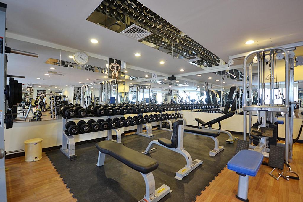 Fitness centrum a/nebo fitness zařízení v ubytování Aryana Hotel