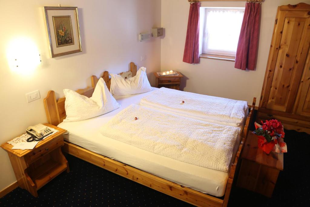 Postel nebo postele na pokoji v ubytování Albergo Due Spade