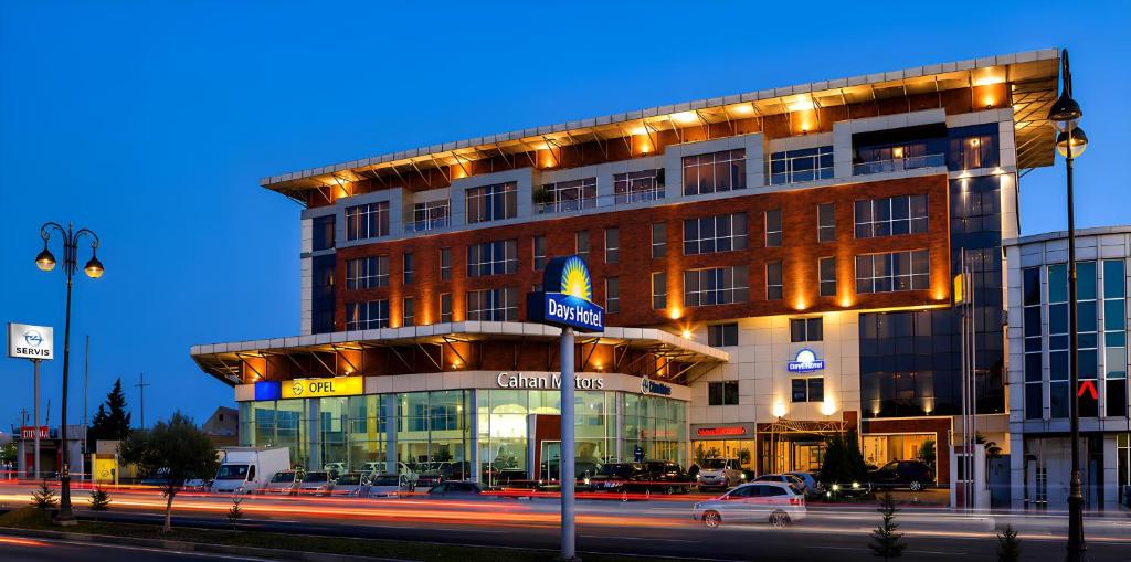 Days Hotel Baku در باکو