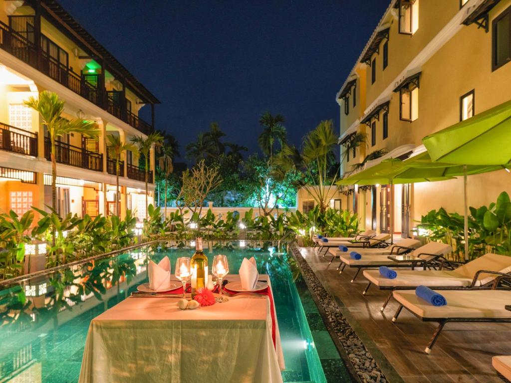 Bazén v ubytování Hoi An Field Boutique Resort & Spa nebo v jeho okolí