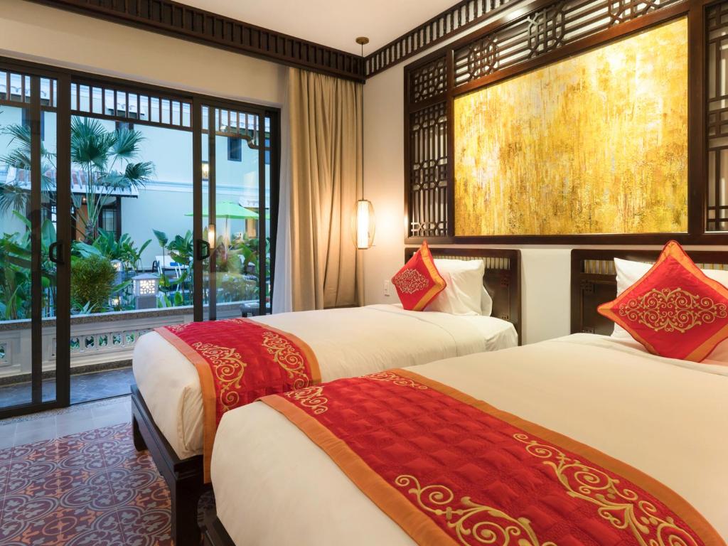Phòng Deluxe Có Ban Công Nhìn Ra Hồ Bơi
